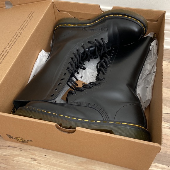 Dr Martens boots - Picture 7 of 7